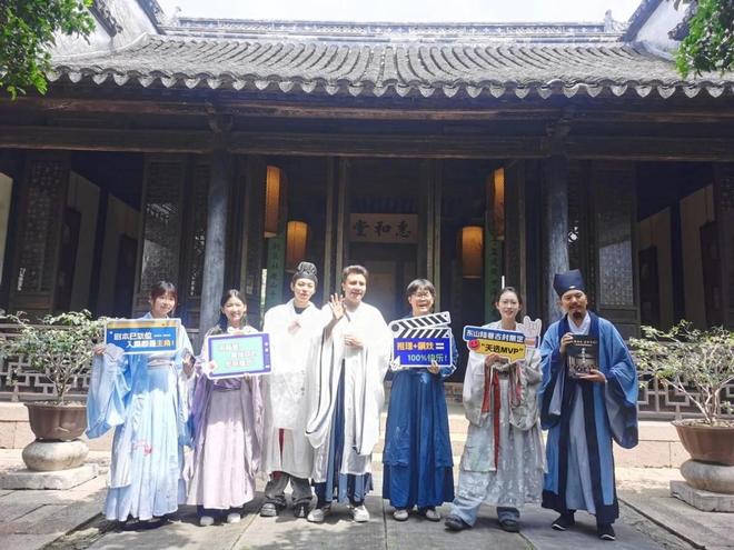 太燃！白天逛摊听民谣入夜追萤火蹦迪开元ky棋牌“五一”苏州太湖东山(图5)
