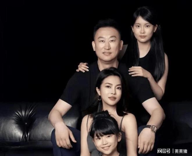 级青岛队主帅私生活引关注。开元棋牌刘维伟离婚风波升(图3)