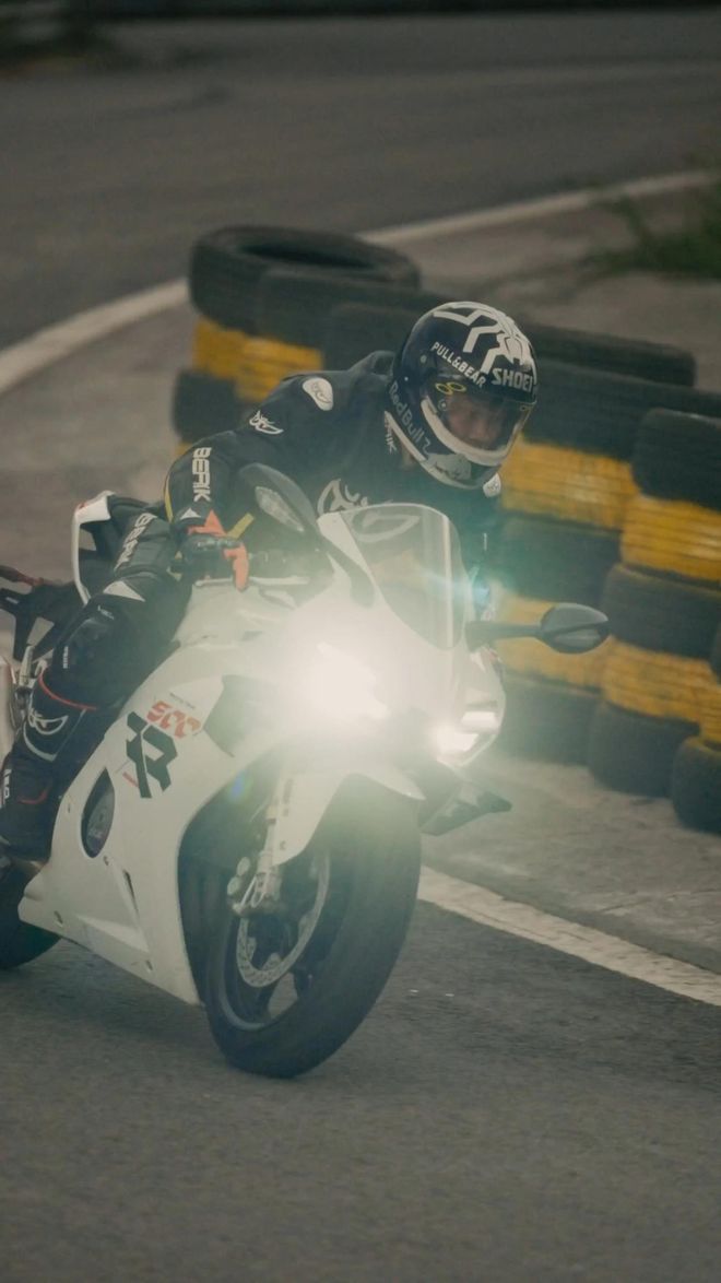 赞：民族品牌热血逆袭看小车轮如何撬动大时代？开元棋牌国庆必看！精品短剧《铁骑逐风》持续获(图3)