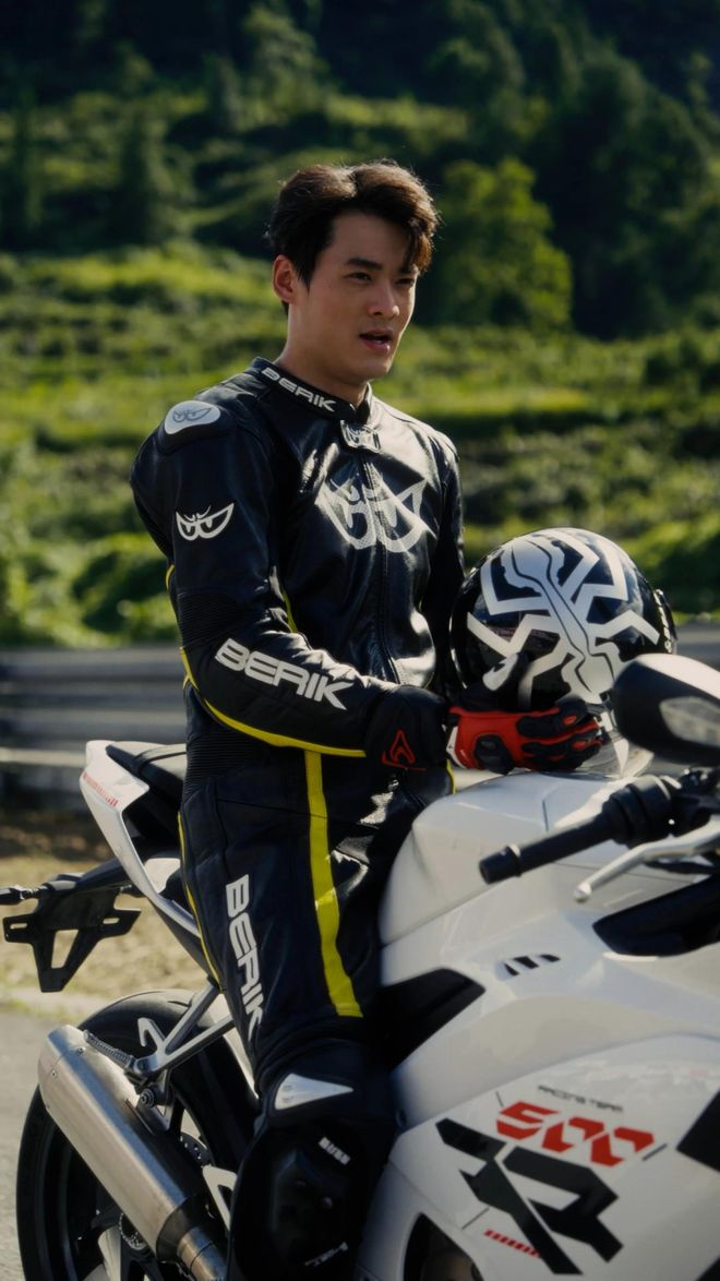 赞：民族品牌热血逆袭看小车轮如何撬动大时代？开元棋牌国庆必看！精品短剧《铁骑逐风》持续获(图8)